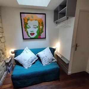 Lovers' Tiny House Inside Montmartre , Paris France